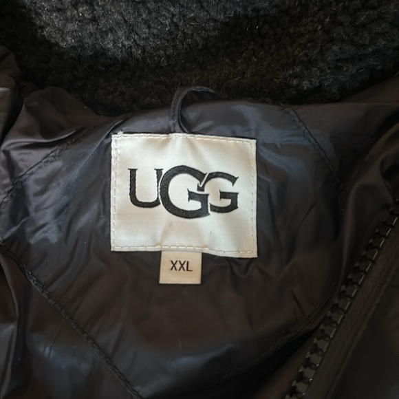 (Sold!!) UGG Brayden Puffer Jacket size XXL. Like new. 10/10 - Picture 3 of 7